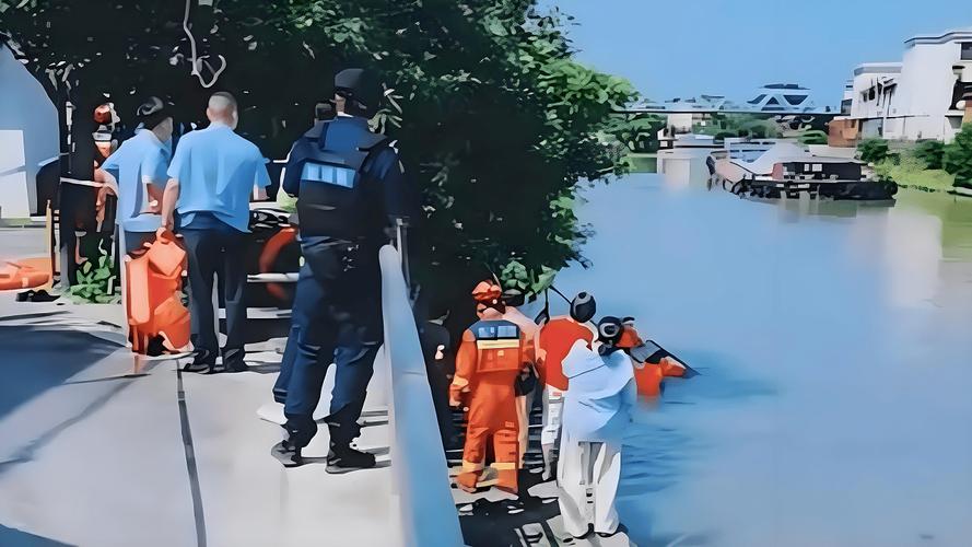澳网官方网站开奖:老人摘枇杷落水身亡